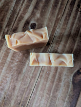 Load image into Gallery viewer, Lemongrass Lavender Goat Milk Soap